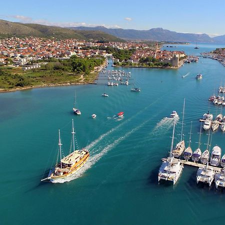 Apartment Flynn Trogir Bagian luar foto